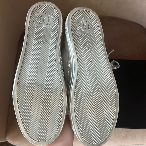Chanel SILVER Laminated Lambskin Sneakers - Size 39 - Picture 4 of 6